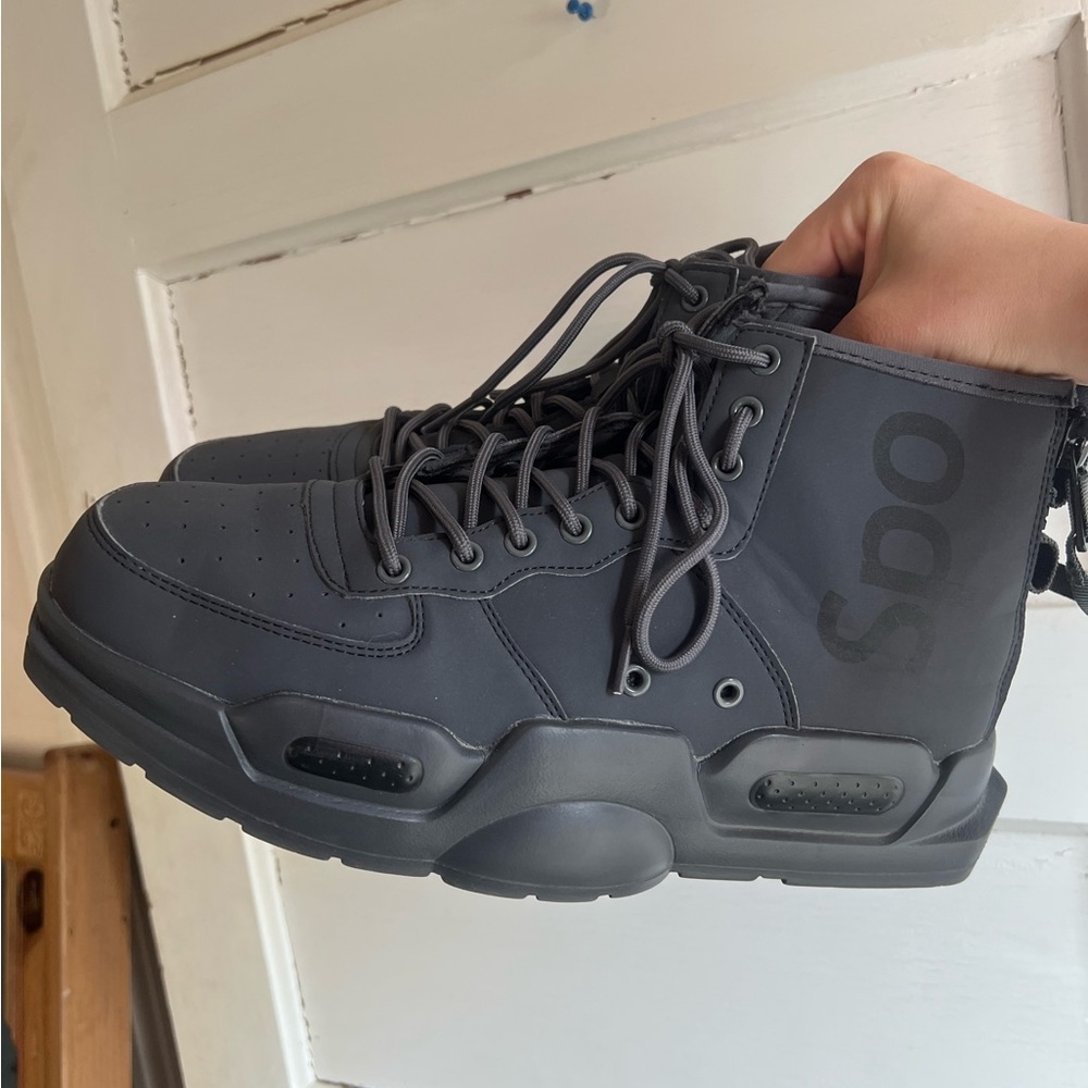 Men’s 45 centimeter (size 10.5 USA men’s?) Sposen Sudden Wealth Grey High Tops